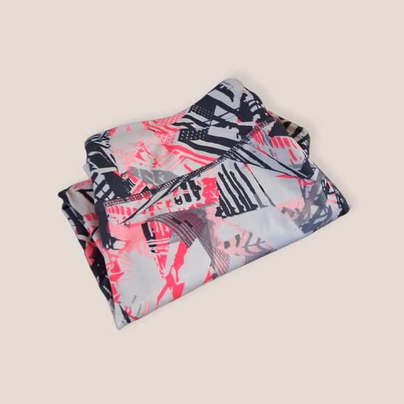 Danskin Now Women’s Abstract Print Capri Leggings – Pink, Gray & Black – Size M - Picture 4 of 5